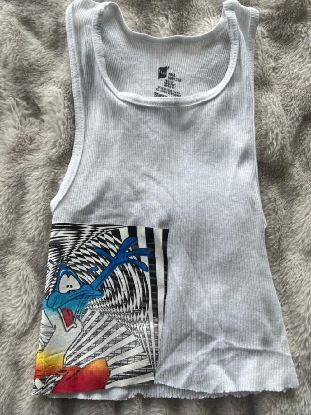 Adorable white crop top with looney tunes graphic. Size XS no flaws!